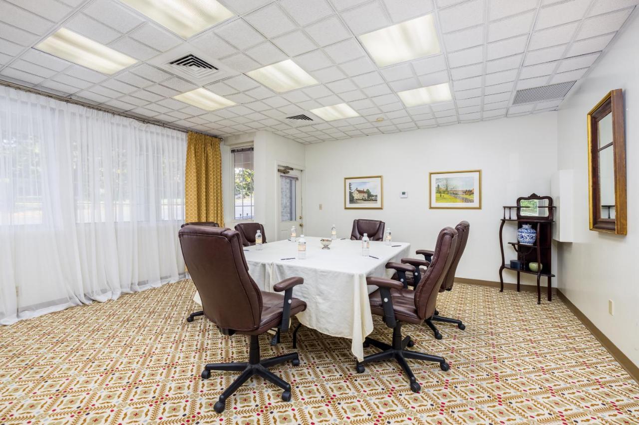 The Farmington Inn And Suites Ngoại thất bức ảnh