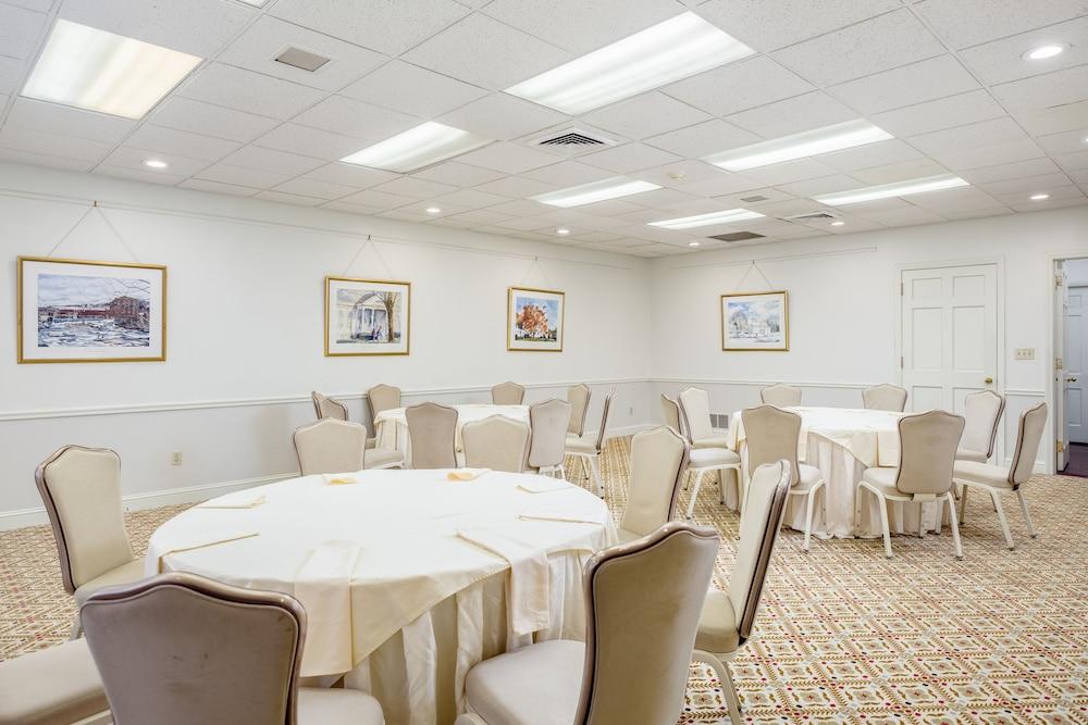 The Farmington Inn And Suites Ngoại thất bức ảnh